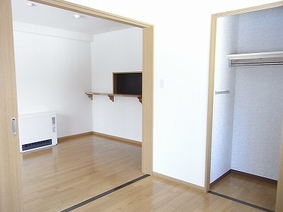 Other room space. image