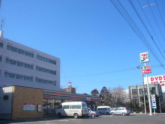 Convenience store. 150m to Seven-Eleven (convenience store)