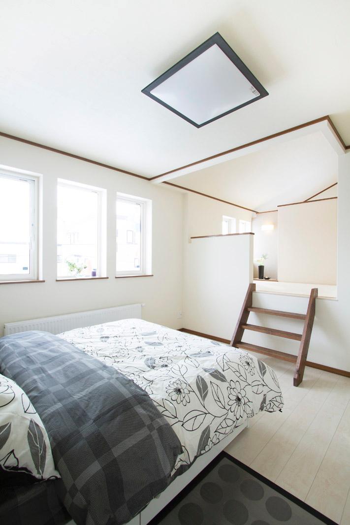 Non-living room. Master bedroom