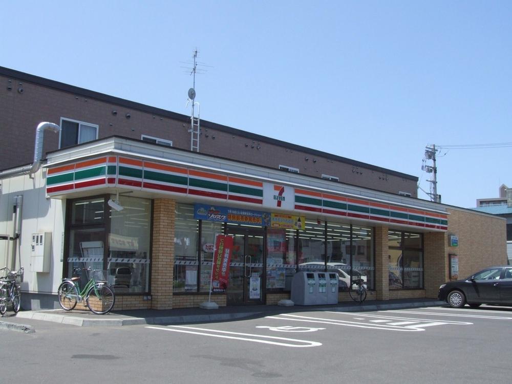 Convenience store. Seven-Eleven 774m to Sapporo Shinkawa street shop
