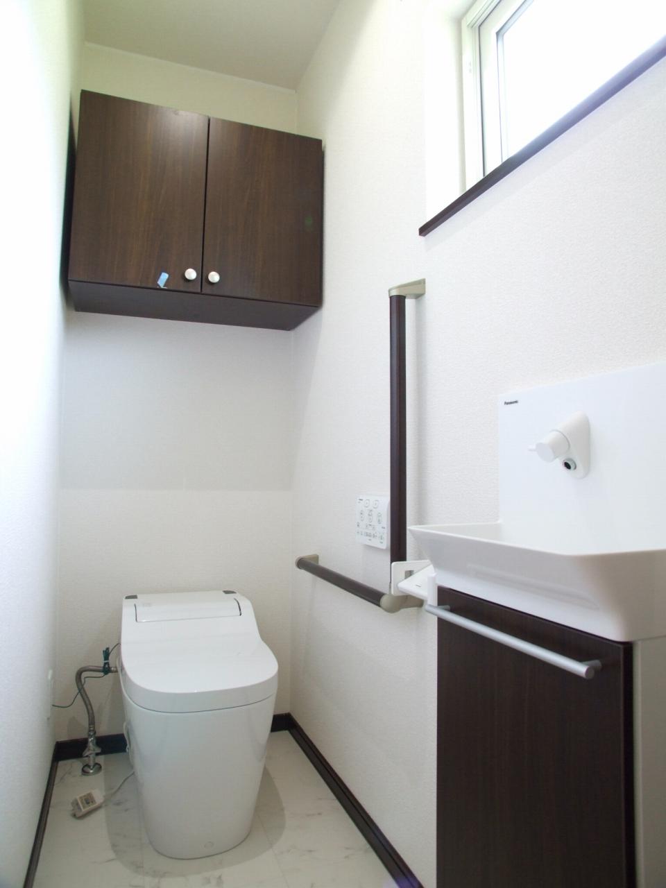 Other Equipment. Panasonic made, The La Uno S and hand washing counter 1 ・ Standard equipment on the second floor (all models) and fully automatic cleaning function, Cleaning Easy specification using an organic glass-based new material ※ Model by different color variations