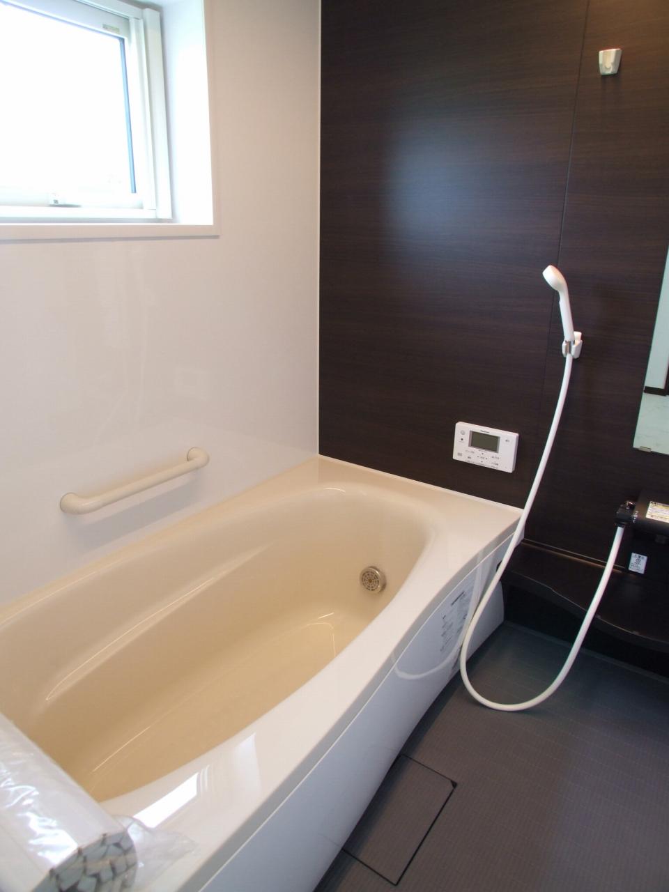 Other Equipment. Panasonic made, Adopted Kokochino S-class (all models) reservation ・ Full Otobasu of automatic heat insulation from hot water-covered  ※ Model by different color variations