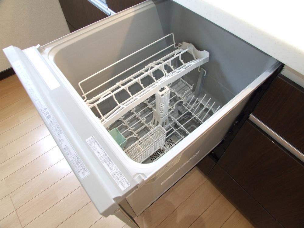 Other Equipment. Built-in type convenient dishwasher does not take place after a meal after clean up. With power eradication mist function