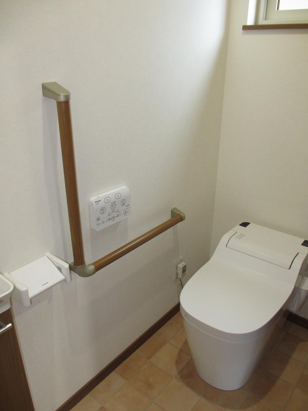 Toilet. Panasonic made Toilet <La Uno> Easy to clean in a self-cleaning function and Sukimaresu structure. Also installed hand washing counter