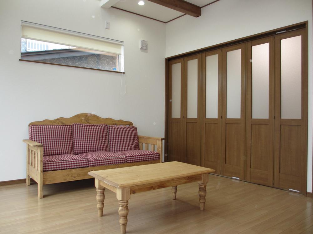 Living. livingese and Western room can also be used spacious as living and integral, It can also be used independently close the door