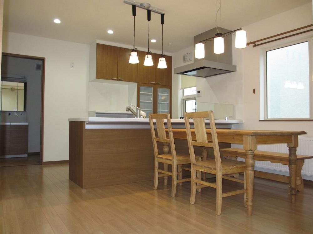Kitchen. kitchen ・ dining, Face-to-face open kitchen. Abundant storage is provided with a cupboard on the back