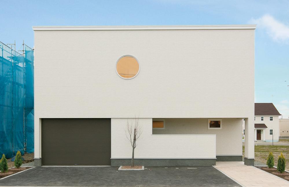 Local appearance photo. Impressive appearance round window.  [South model house being published in Ainosato] soil ・ Day ・ During public holidays public !! preview hope of weekdays, Please contact.