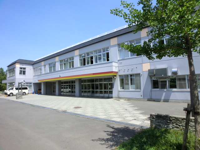 Primary school. 700m to Sapporo Municipal Ainosato Nishi Elementary School (elementary school)