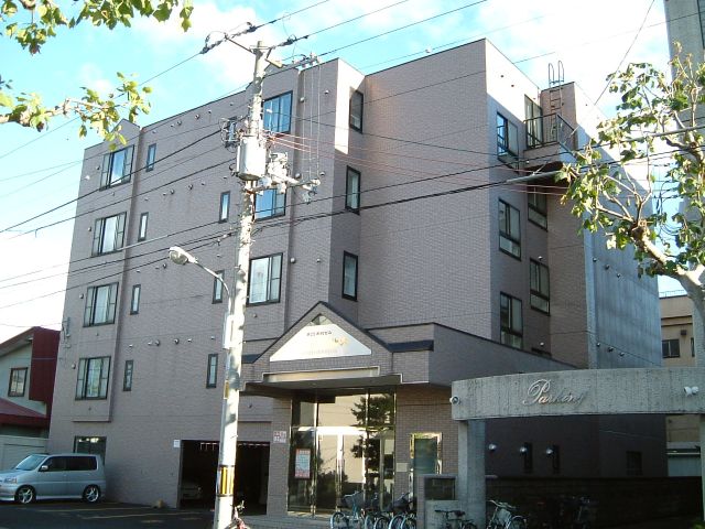 Building appearance. Popular apartments to students near the station (^^