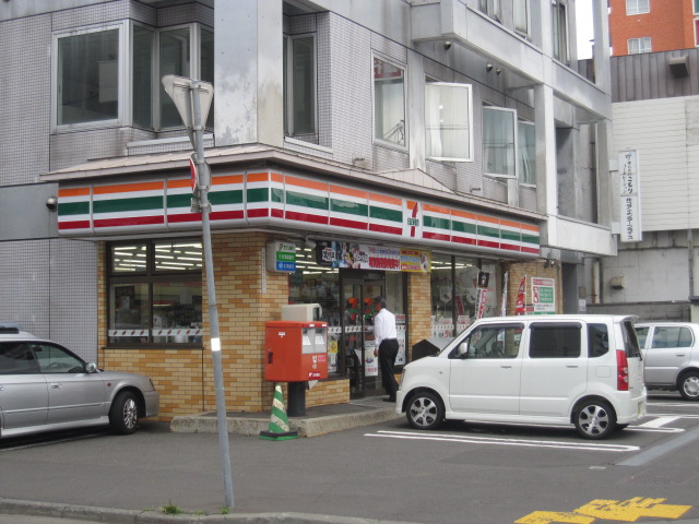 Convenience store. Seven-Eleven North Article 35 store up to (convenience store) 142m