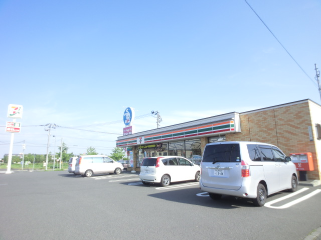 Convenience store. Seven-Eleven 120m to Sapporo Kimi Satoten (convenience store)