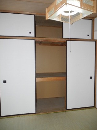 Other. !! That there is a large storage in the Japanese-style room