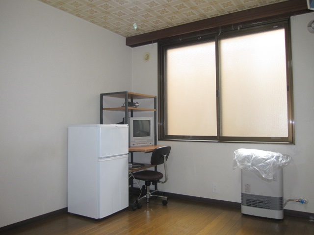Other room space. Large windows also attractive