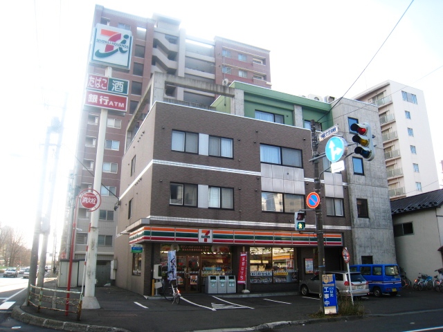 Convenience store. Seven-Eleven Sapporo Kita Article 12 store up to (convenience store) 214m