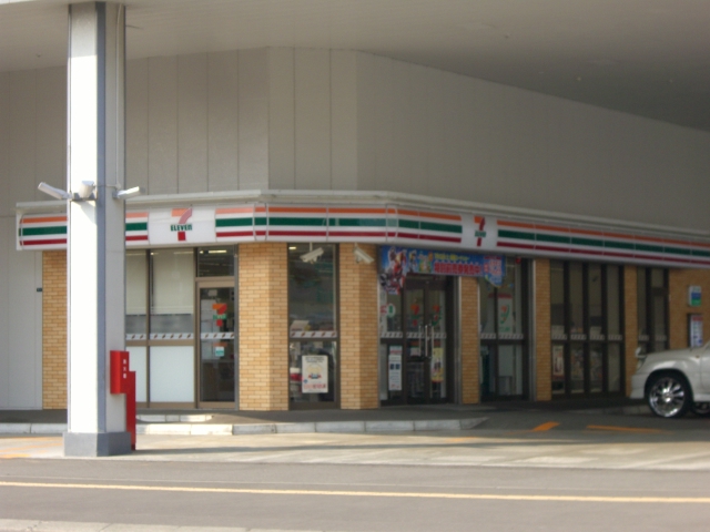 Convenience store. Seven-Eleven Sapporo shin kotoni Article 8 store up (convenience store) 306m