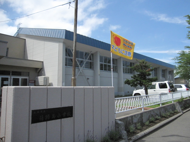 Primary school. 750m to Sapporo Municipal Shinoro Nishi Elementary School (elementary school)