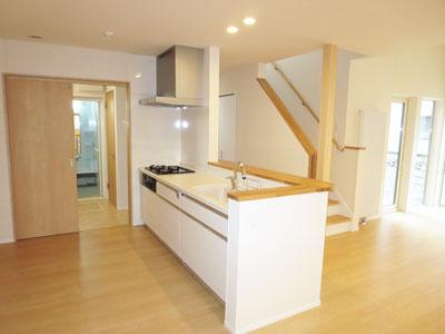 Kitchen. Popular face-to-face kitchen. Cuisine while petting the family ・ You can housework