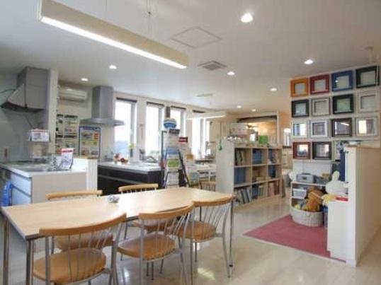 Other. In the showroom, "palette Museum" which is adjacent to the San-ai estate of building, Exterior wall and interior building materials, Direct various elements that make up the My Home, such as equipment, look ・ You can touch, It has become a space that can feel familiar house building.