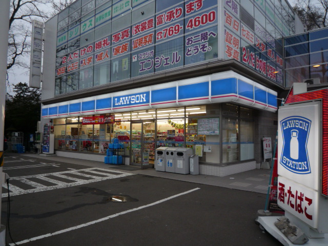 Convenience store. Lawson Sapporo shin kotoni Article 8 store up (convenience store) 301m