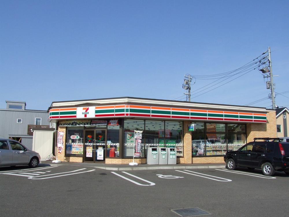 Convenience store. Seven-Eleven 258m to Sapporo Shinkawa Inter store