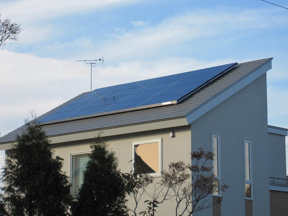 Local appearance photo. Photovoltaic (solar panel) mounted, Friendly house also in consideration of the eco Jaws adoption and the environment of the natural gas household