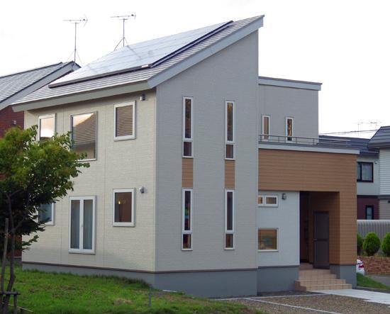 Other. Construction of the concrete slab is the entrance to the porch. Building of stylish impression that such a combination and modern slit window of falling snow roof and no falling snow roof with a solar panel to make