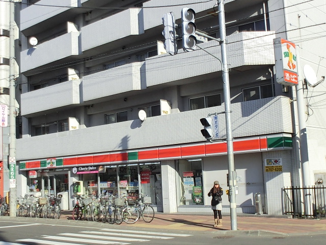 Convenience store. Thanks Aso 4-chome store (convenience store) to 200m