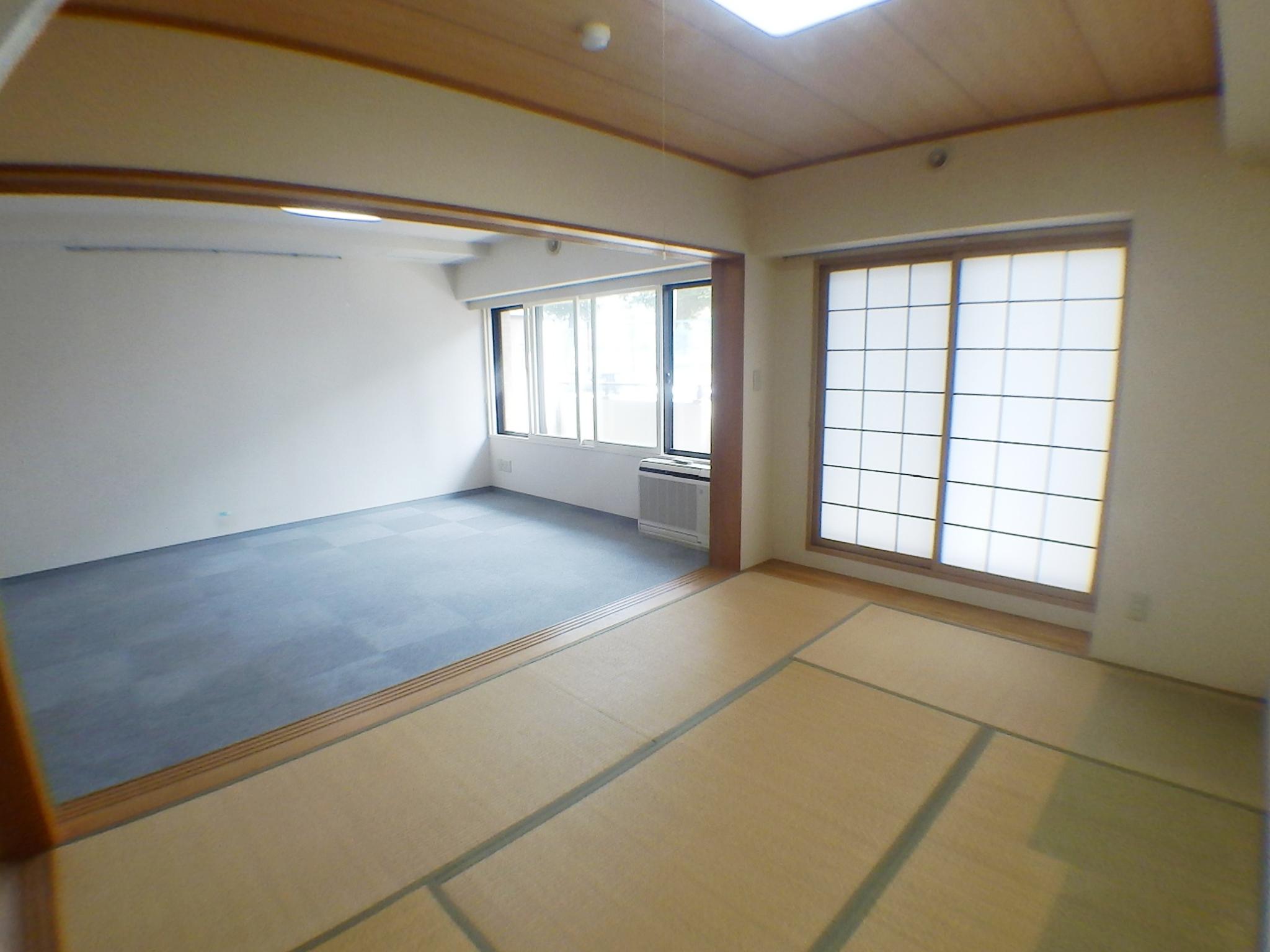 Other room space. There is also a large closet Japanese-style room is also day pat south