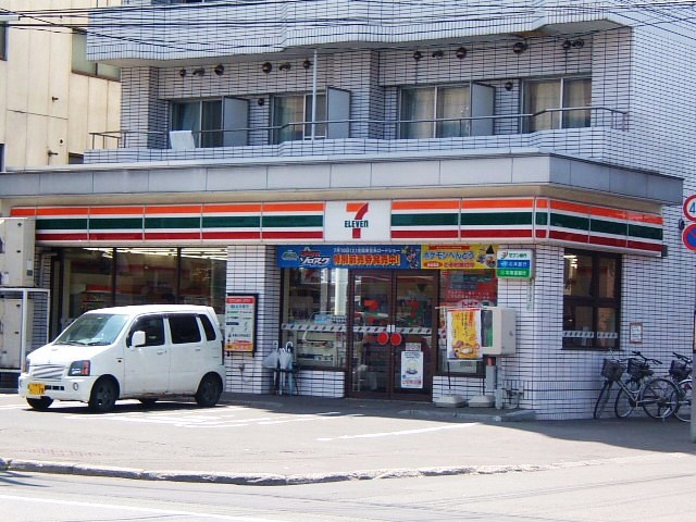 Convenience store. Seven-Eleven Kita 19 Nishi 5-chome up (convenience store) 390m