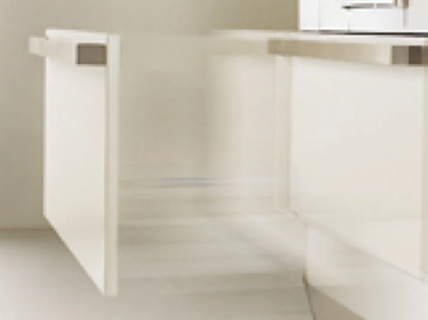 Kitchen.  [Silent rail] In the drawer of the kitchen, Standard equipped with a built-in cushion function to soften the impact when closed (same specifications)