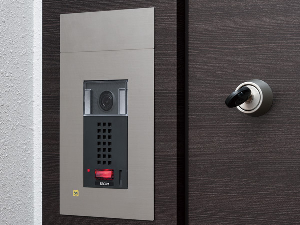 Security.  [Security lock of easy operation] Insert the key into the keyhole, When the red light at the time of locking is lit., Dwelling unit of security is set (soon lamp is turned off after the set) (same specifications)