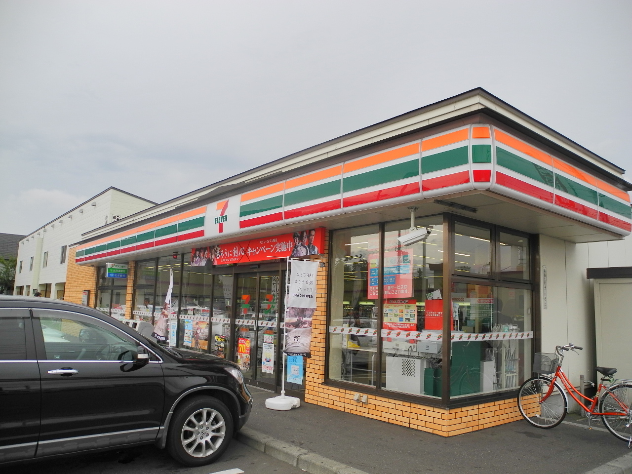 Convenience store. 447m to Seven-Eleven Sapporoshinoji store (convenience store)