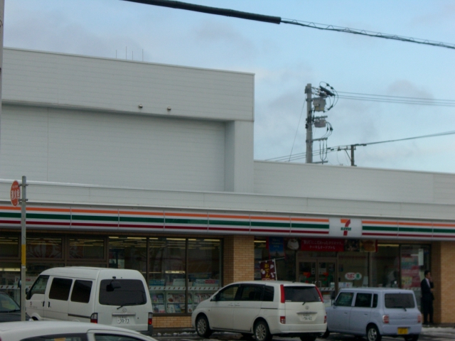 Convenience store. Seven-Eleven Sapporo shin kotoni Article 5 store up (convenience store) 197m