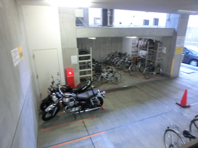 Other common areas. This large bicycle parking space. 