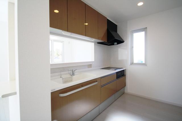 Kitchen. Indoor (10 May 2013) Shooting