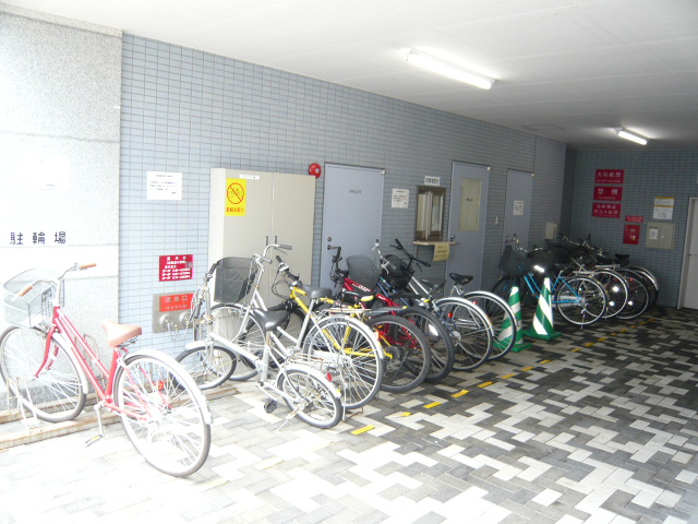 Other common areas. Also equipped with a covered bicycle parking ☆ It is also safe winter