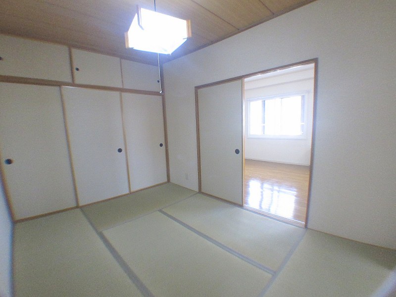 Other room space. Japanese-style room is also beautiful