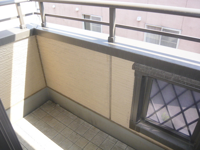 Balcony. Facing south! Sunny! 