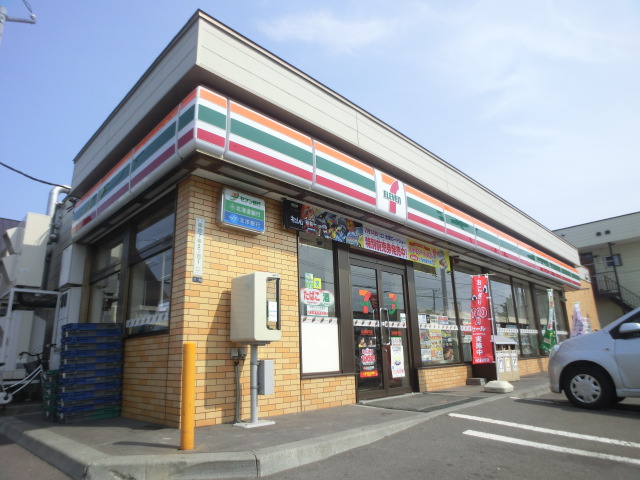 Convenience store. Seven-Eleven Sapporoshinoji Article 7 store up (convenience store) 594m