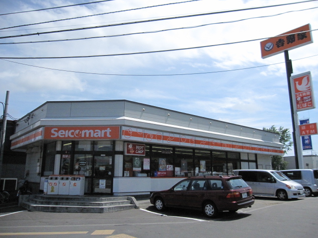 Convenience store. Seicomart beside new road shop until the (convenience store) 237m