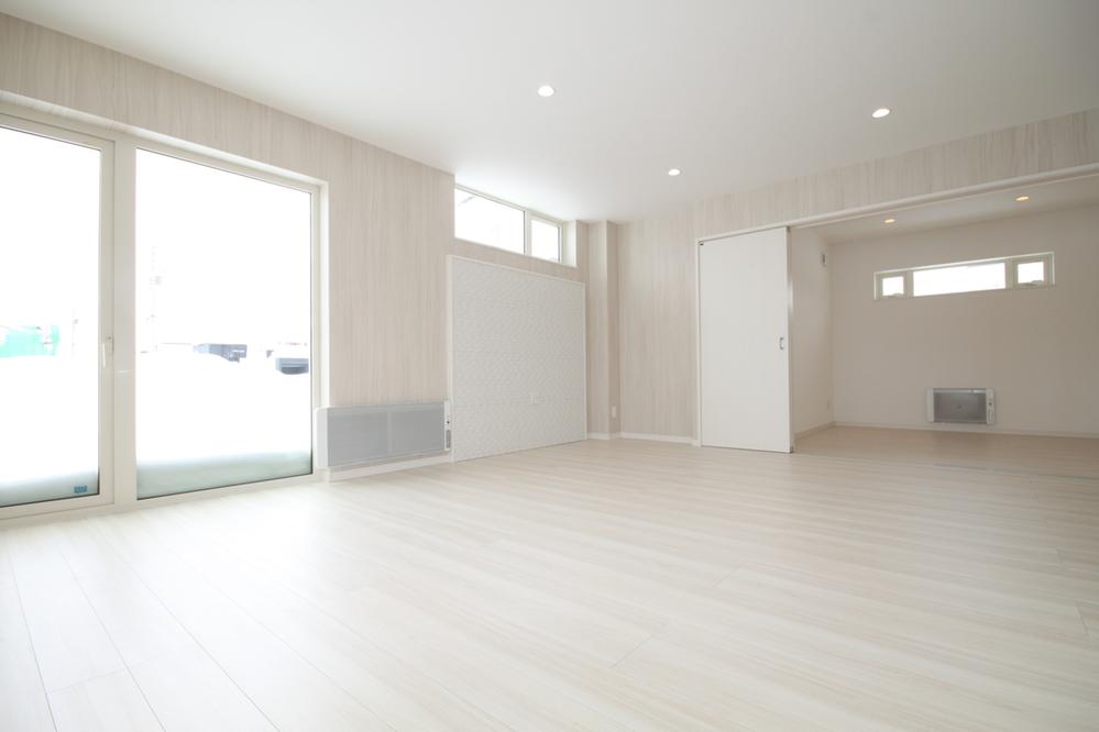 Living.  ☆ LDK is spacious 20 Pledge ☆ Facing south ☆