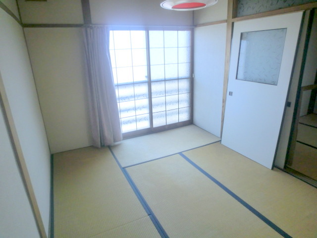 Other room space. There is a Japanese-style room, These rooms enjoy a calm atmosphere! ! 