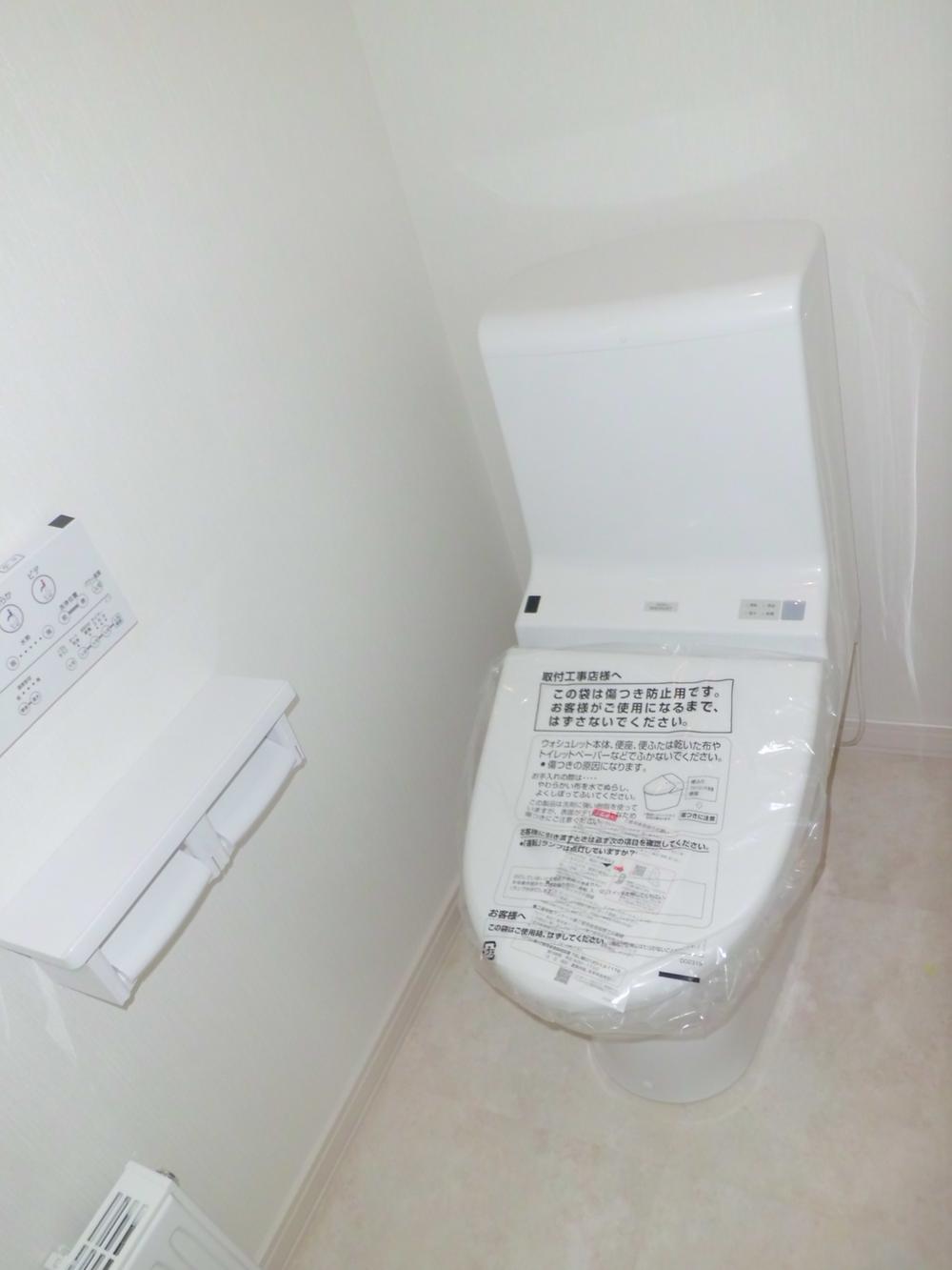 Toilet. Indoor (September 2013) Shooting