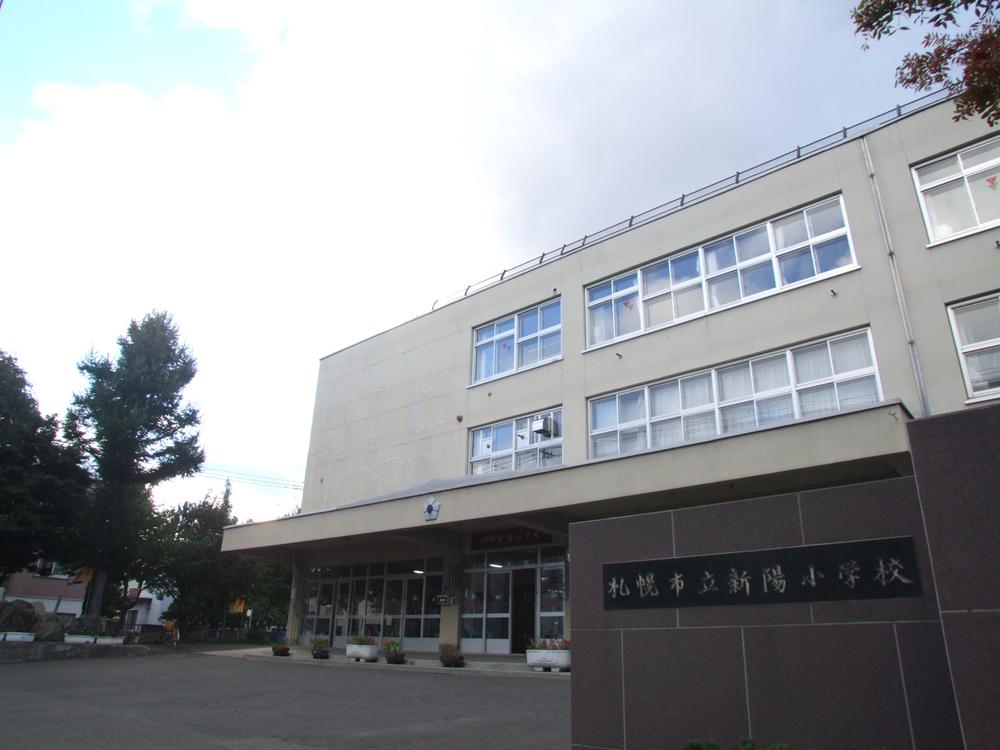 Primary school. 562m to Sapporo Municipal Shinyang Elementary School