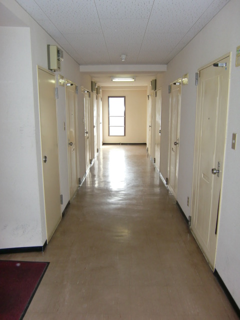 Other common areas. aisle