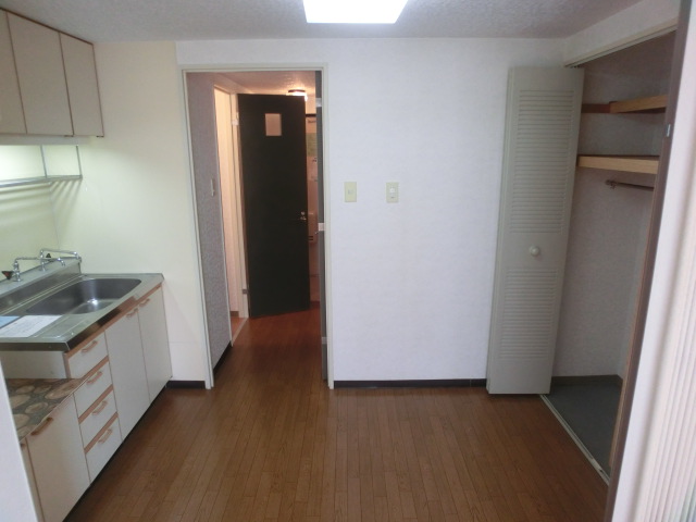 Kitchen. The kitchen is so space and storage is ☆ 