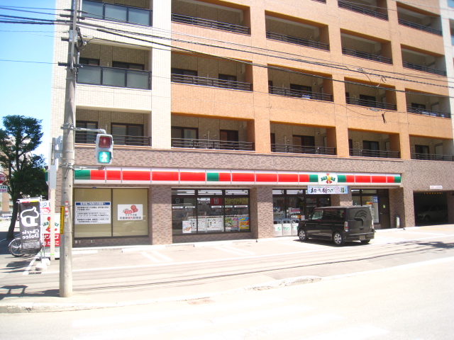 Convenience store. Thanks Sapporo Kita Article 9 West store (convenience store) to 162m