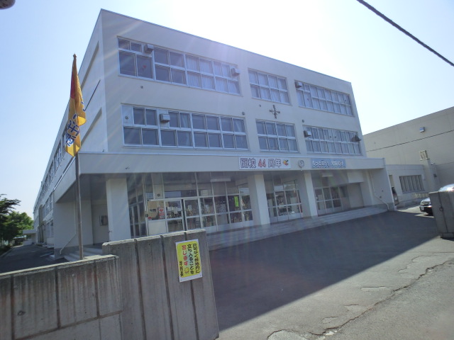 Primary school. 649m to Sapporo Municipal Hokuyo elementary school (elementary school)