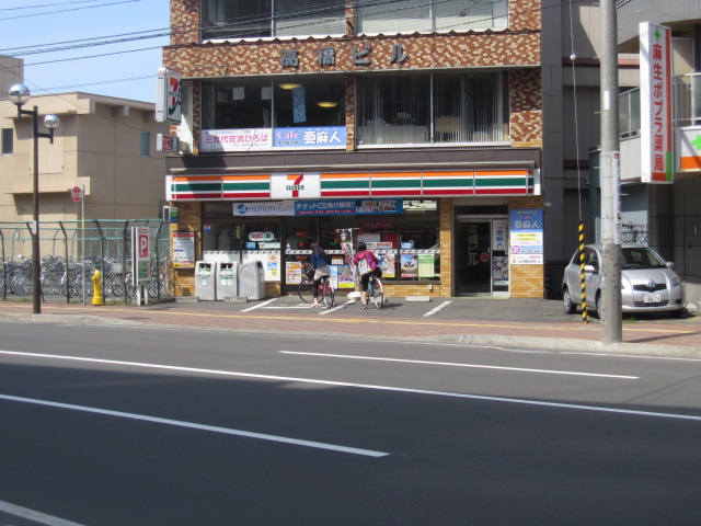 Convenience store. Seven-Eleven Sapporo Aso-cho 6-chome up (convenience store) 164m