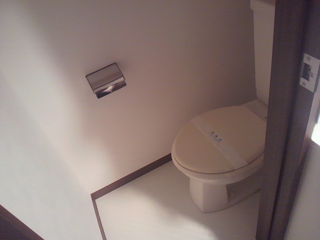 Toilet. ◇ is a separate toilet and bath